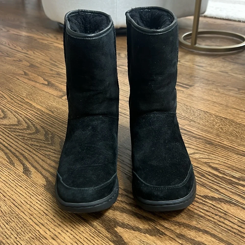 Waterproof Black UGG Boots - Picture 4 of 8
